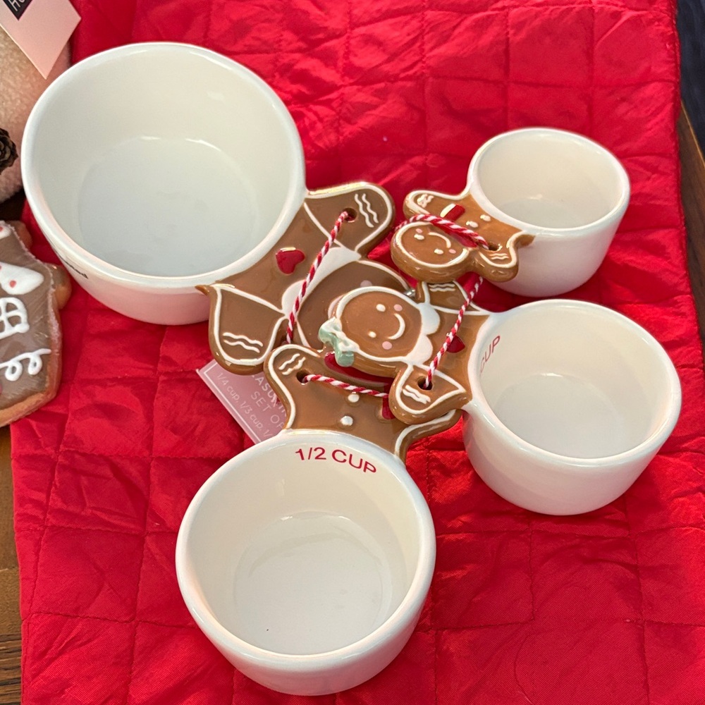 St. Nicholas Square Gingerbread Measuring Cups - White and Brown